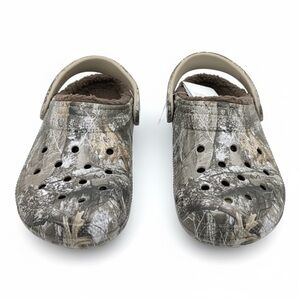 New Crocs camo style clog sandals with lining women’s size 9